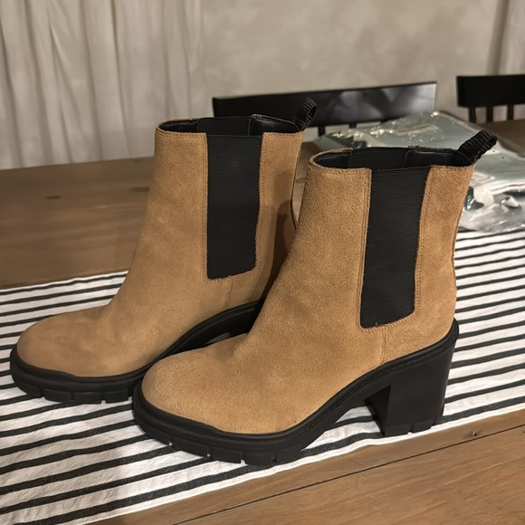 Marc Fisher Vanlisa Lug Sole Chelsea Heeled Combat Suede Brown Boots - Size 9 - Picture 3 of 7